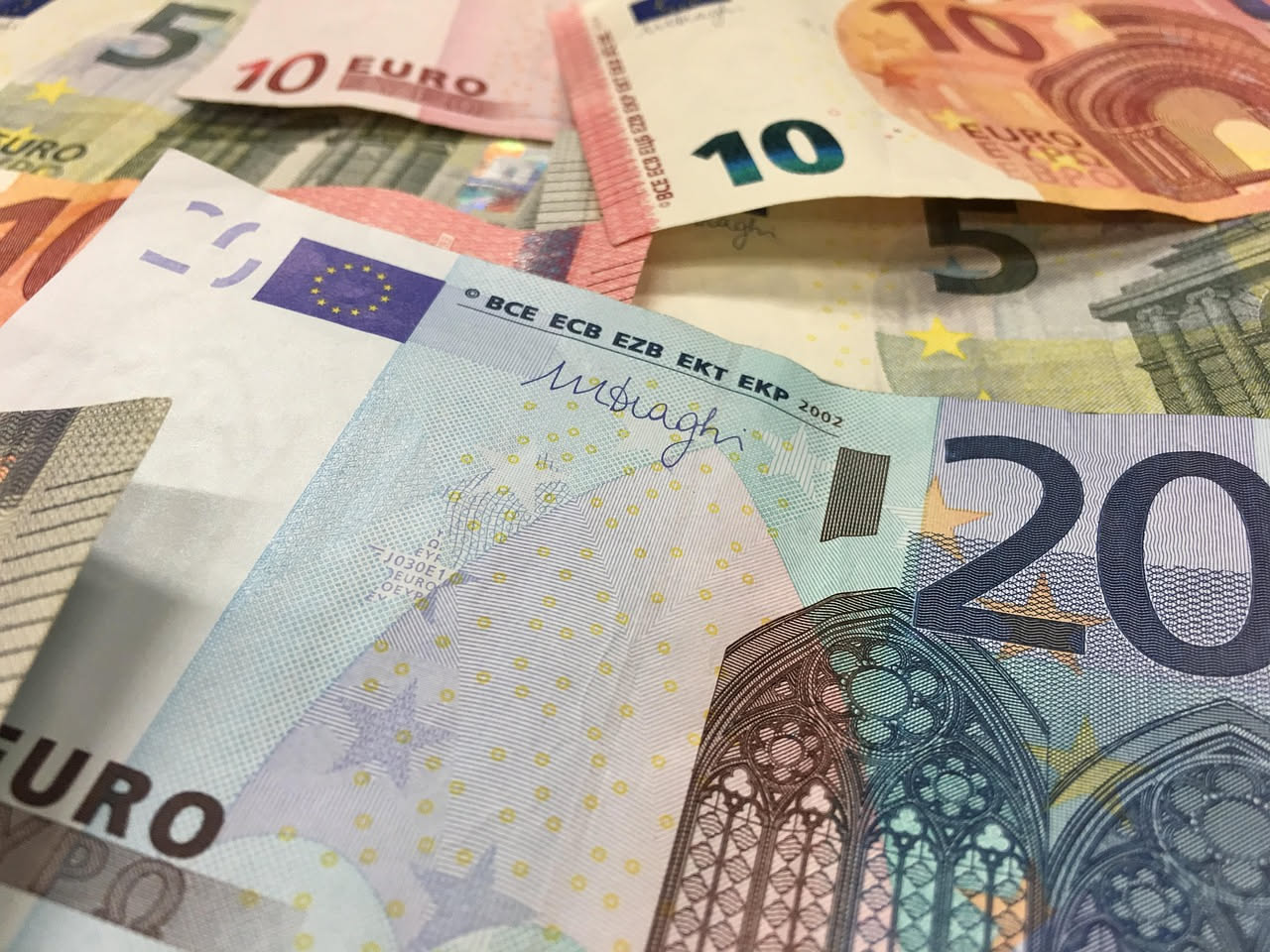 Confronto tra banconote da 20 euro vecchie e nuove: scopri le differenze e la loro validità nel nostro articolo.