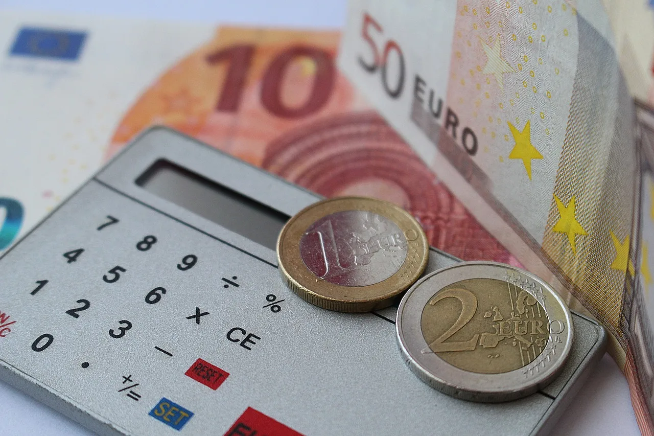 Scadenze fiscali 2026 evidenziate su un calendario, per evitare sanzioni.